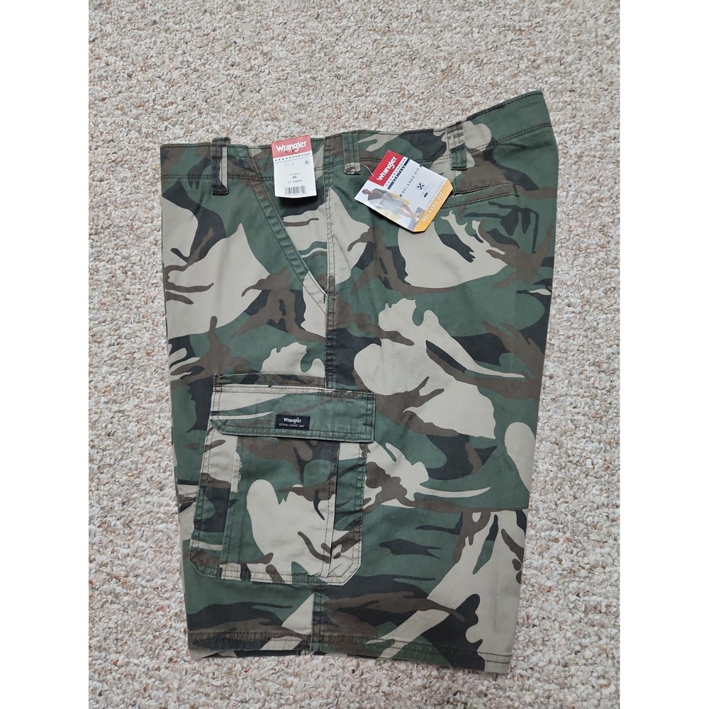 Wrangler Mens Camo Relaxed Fit Cargo Shorts 46 Green Brown 10 Inseam NWT